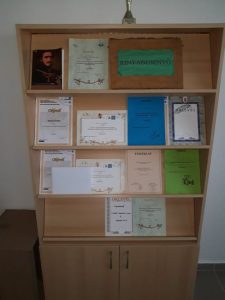 Rinyabesenyő könyvtár