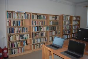 Rinyabesenyő könyvtár