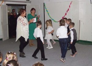 Royal Dance-Sings