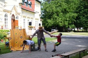 Hangerdő Társulat